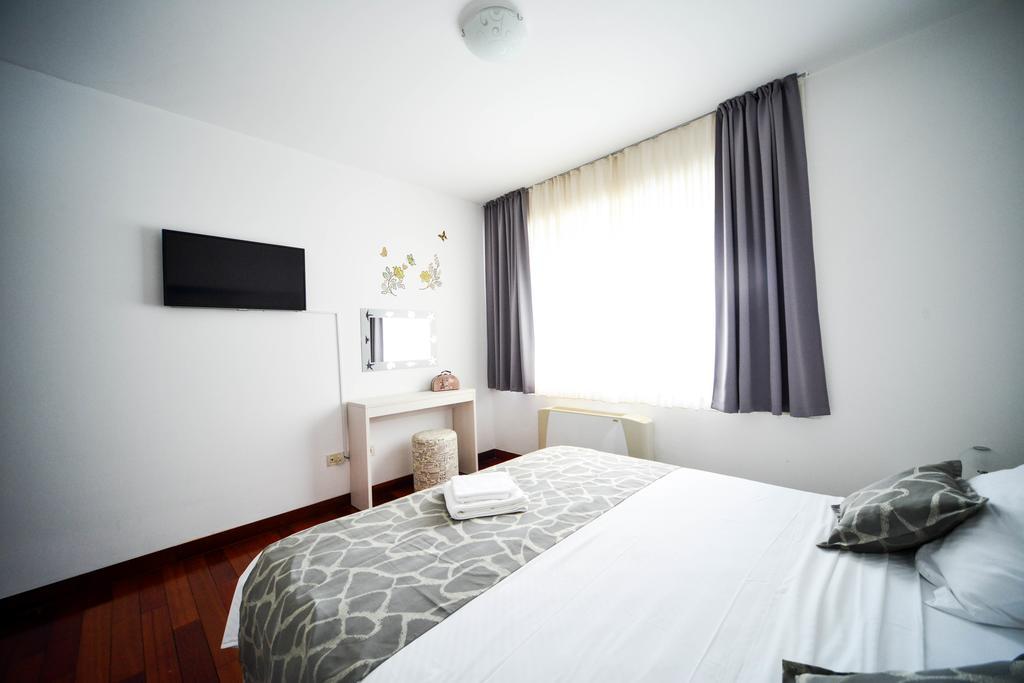 Apartment Mahagony Deluxe Zadar Kamer foto